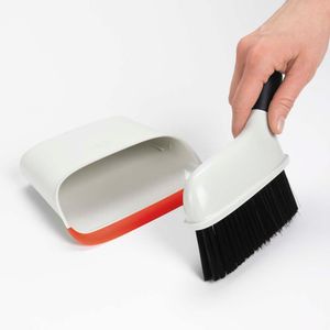 Vassoura e Pá Compacta OXO Branco e Laranja
