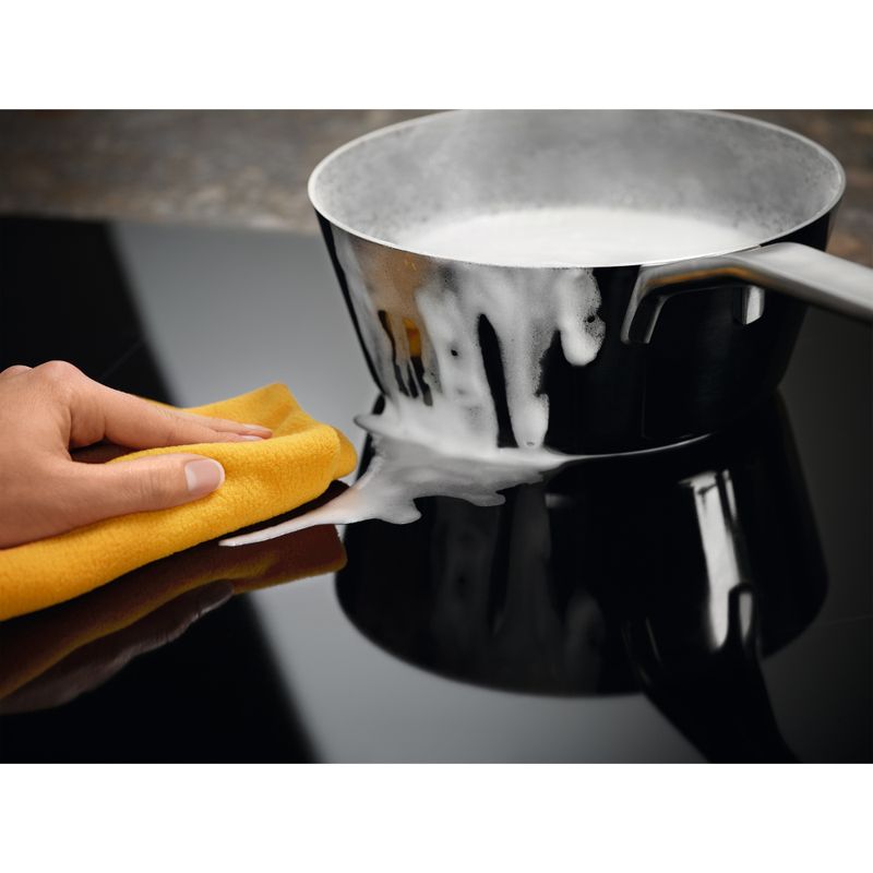 Cooktop_IE60P_Cleaning_Electrolux_Portuguese-2-6000x6000.raw