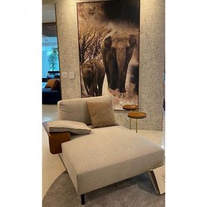 Chaise Long Estofada Tecido Bege 1,20x1,62x0,80mt Braço Couro Natural