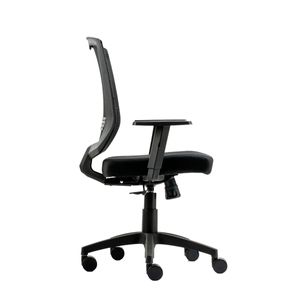 Cadeira de Escritório Giratória New Opus Roal Preta Encosto em Tela Base Nylon Syncron