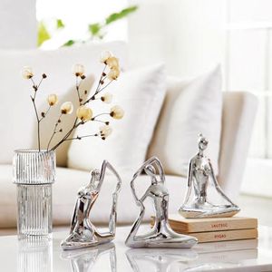 Escultura Decorativa de Yoga em Porcelana 19x15,5x7,5 Prata G39 - Gran Belo